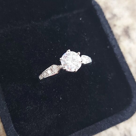 1 Carat Romantic Moissanite 925 Silver Engagement Ring - Picture 5 of 11